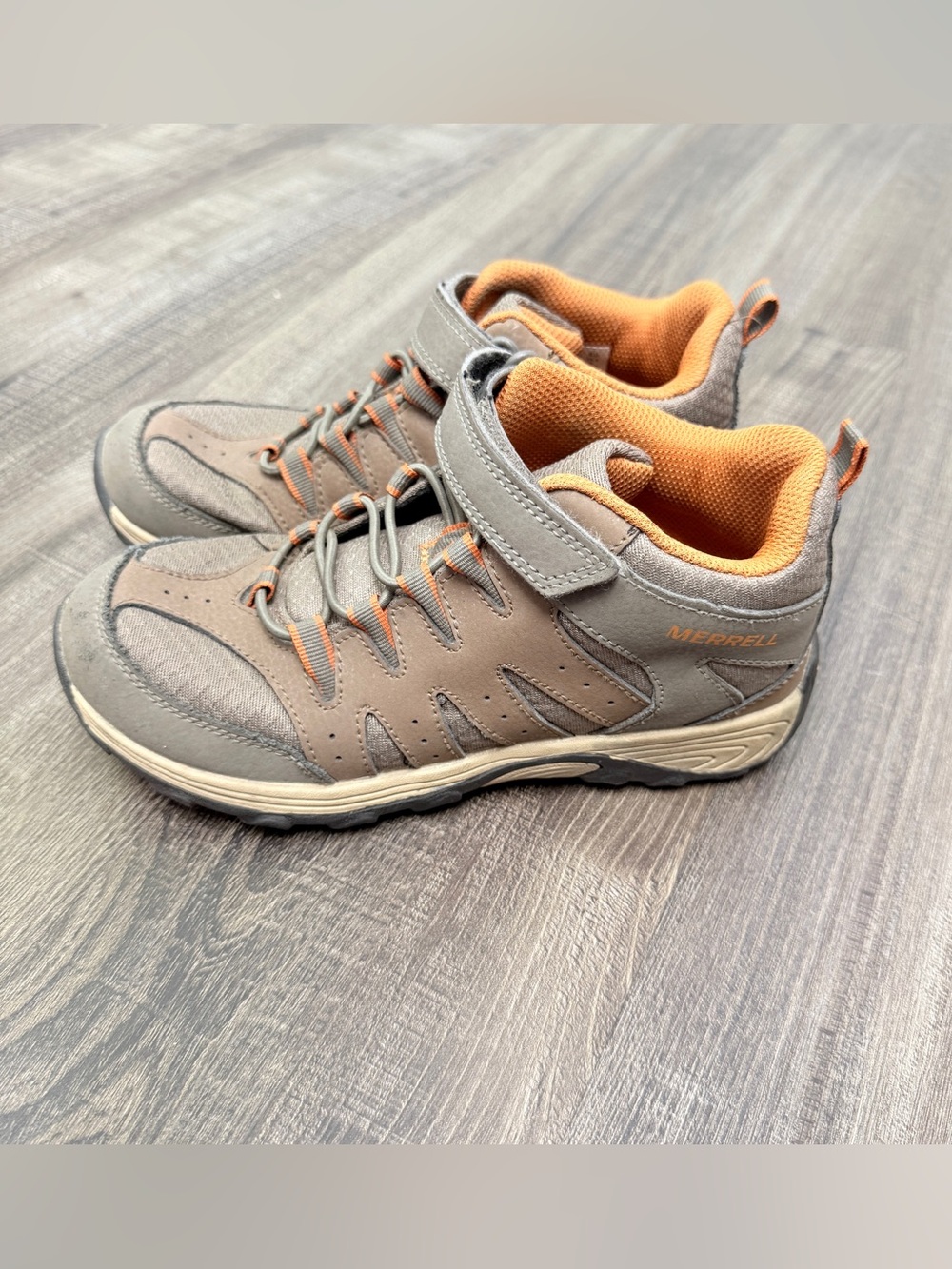 Merrell youth hiking shoes kids size 3.5